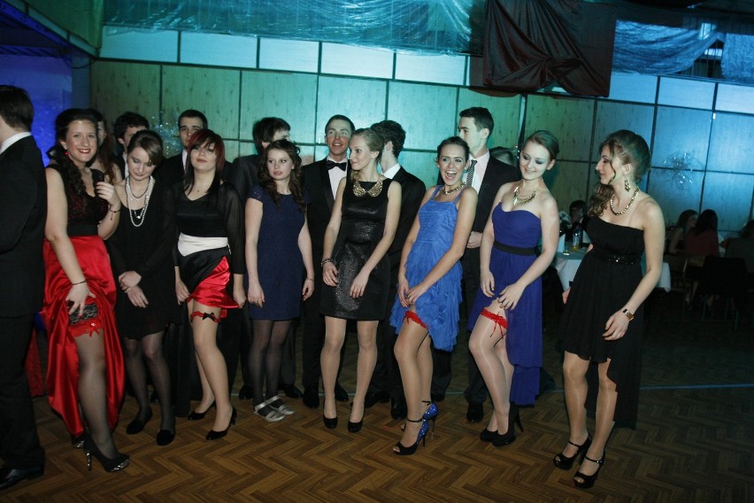 Studniówka 2013: Bal uczniów IV LO im. S. Staszica w Sosnowcu [ZDJĘCIA]