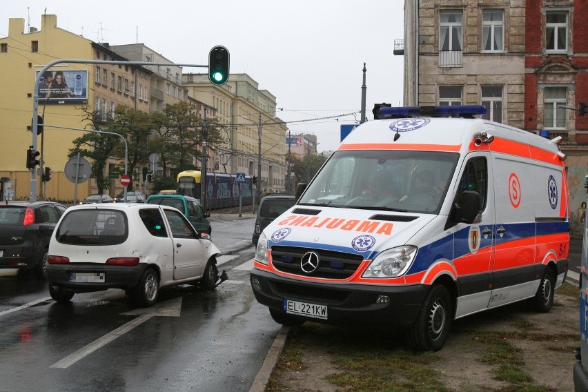 Kobieta poszkodowana w wypadku na al. Kościuszki [ZDJĘCIA]