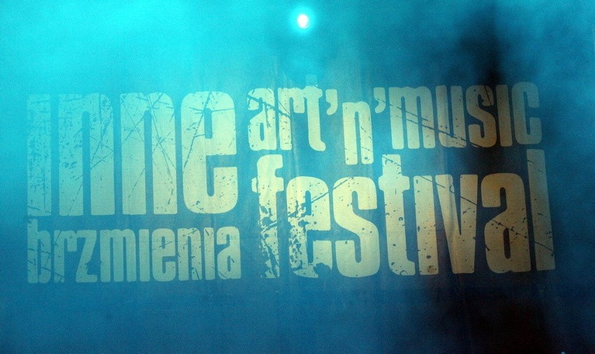 Festiwal Inne Brzmienia 2012: Koncert zespołu Poluzjanci