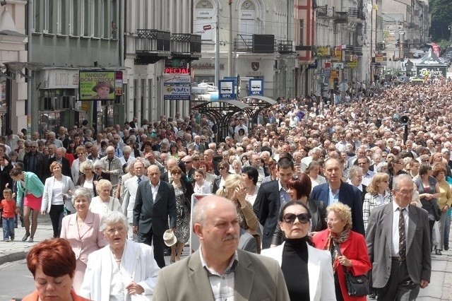 Boże Ciało w Częstochowie: Procesja przeszła Aleją NMP [ZDJĘCIA]