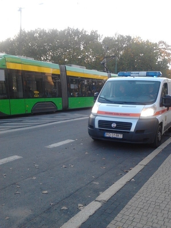Tramwaje stanęły w centrum Poznania - awaria zasilania [ZDJĘCIA]