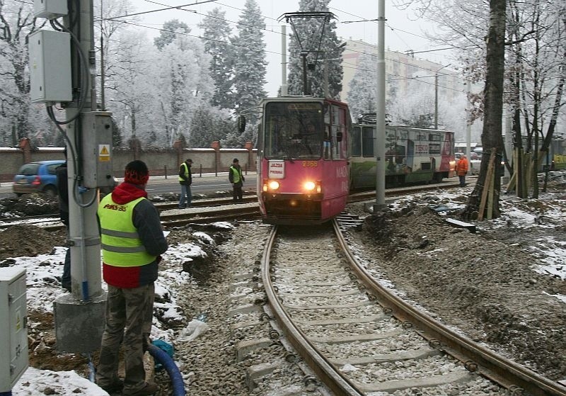 Jak zmieścić tramwaj między słupami? Podziel się pomysłem