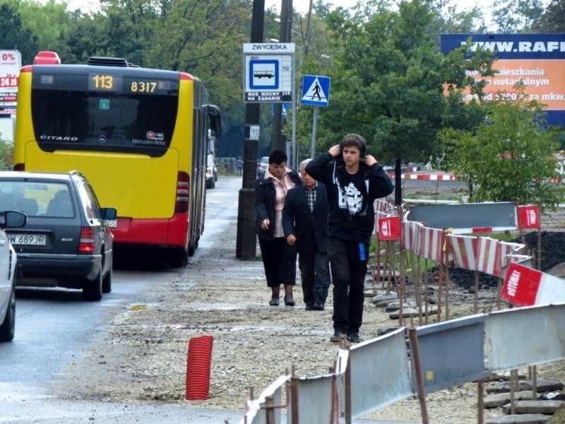 Coraz więcej kłopotów na Zwycięskiej. A efektów remontu na razie nie widać