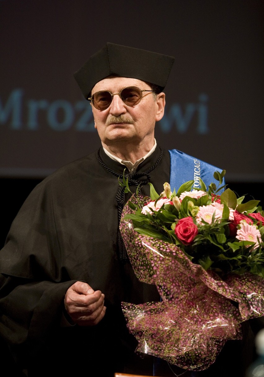 Sławomir Mrożek z doktoratem honoris causa Uniwersytetu...