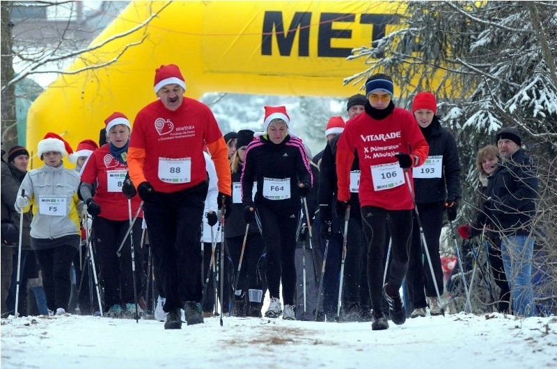 I Bieg Mikołajkowy: bieg dzieci i zawody nordic walking [ZDJĘCIA]