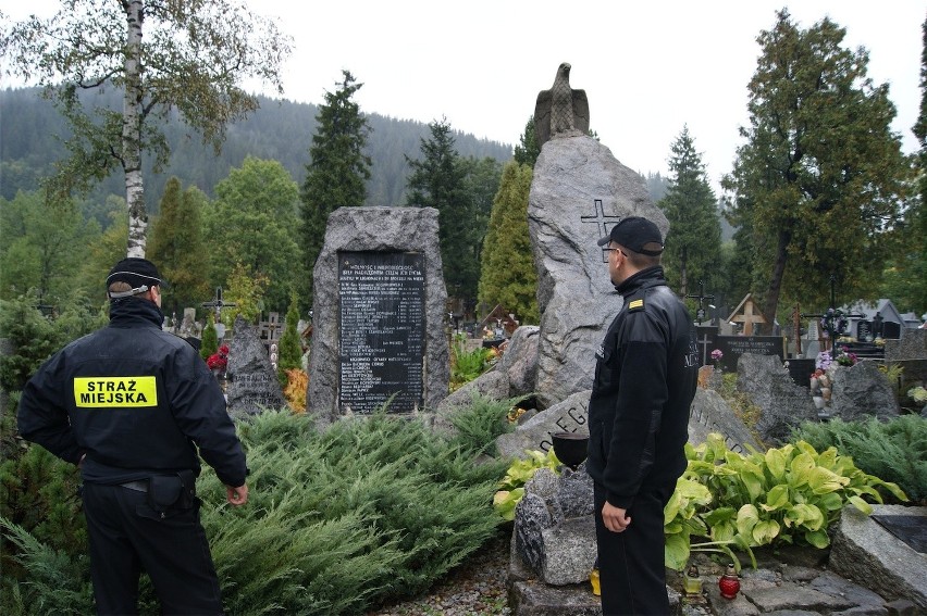 Zakopane: kradzież na cmentarzu w kwaterze legionów [ZDJĘCIA]