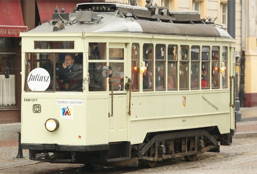 W podobnych tramwajach restauratorzy chcieli urządzić...