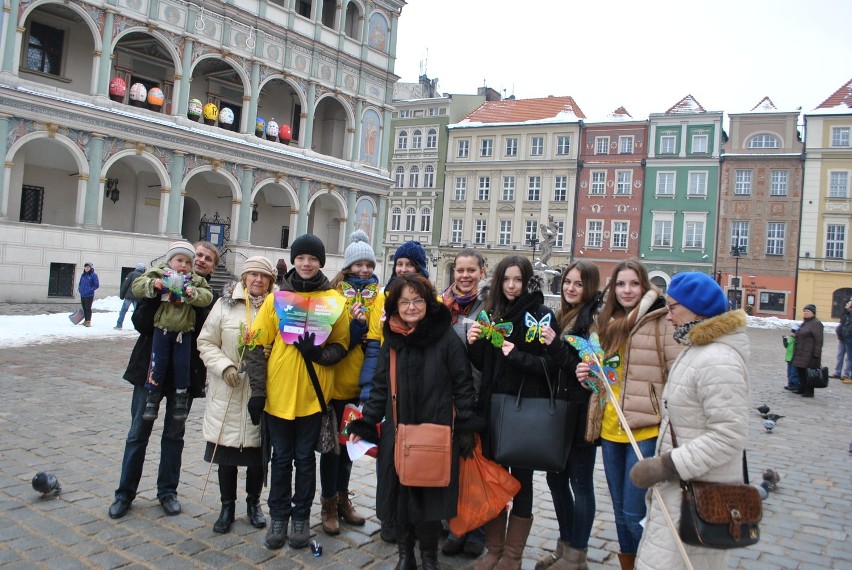Poznań: Dzień Wrażliwości. Wolontariusze z Hospicjum Palium rozdawali motyle
