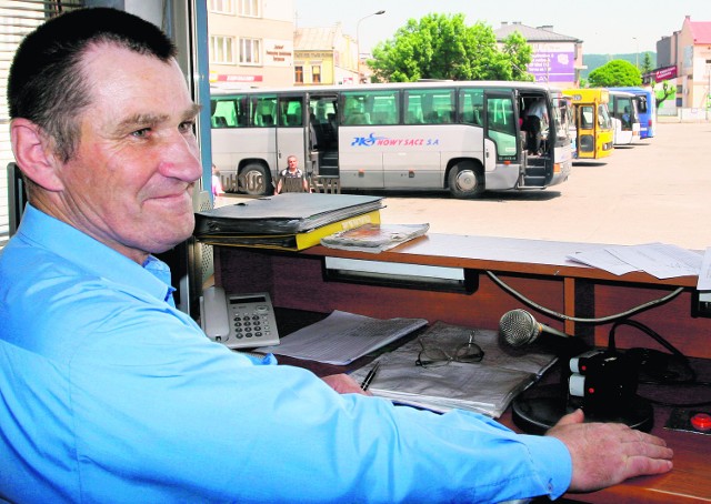 Tadeusz Bodziony jest szefem branżowych związków zawodowych i dyżurnym ruchu dworca PKS