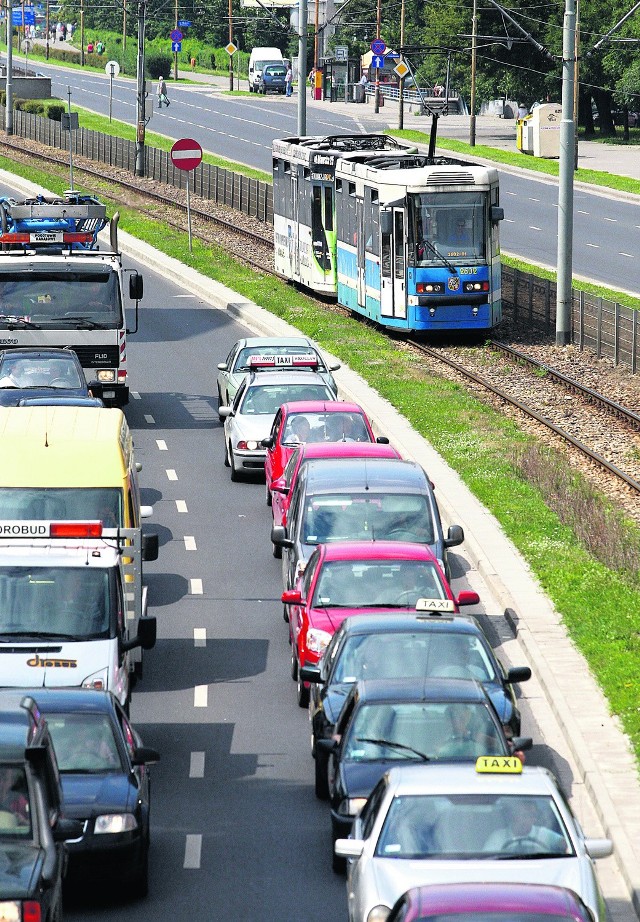 Zielone światła dla tramwajów będą na całej ulicy Legnickiej