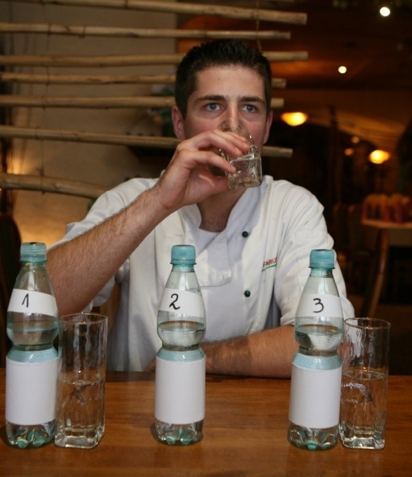 Sebastian Guziur z restauracji Tatiana testuje nasze wody