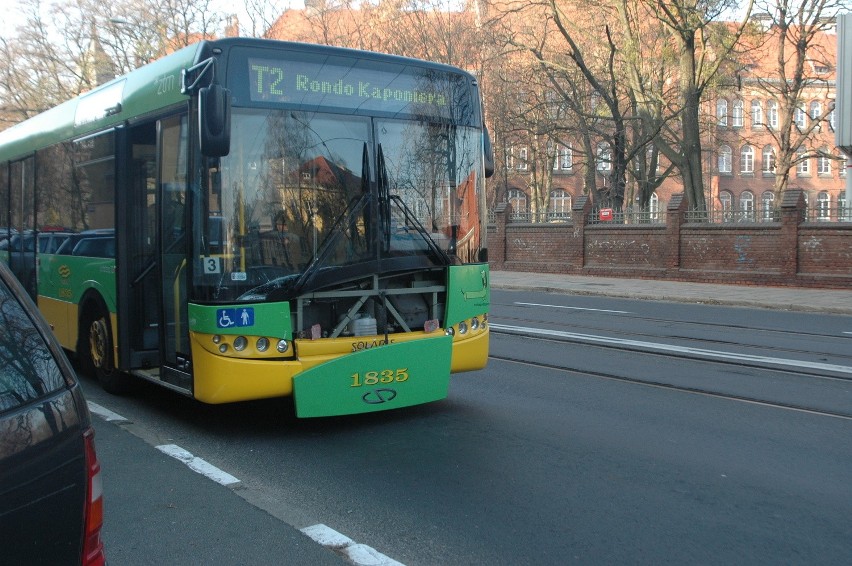 Grunwaldzka: Kolizja autobusu z samochodem [ZDJĘCIA]