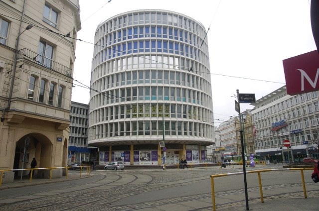 W czwartek oficjalnie ogłoszono, że Centrum Development & Investments sprzedał zabytkowy budynek