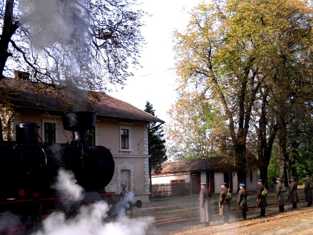 Na stacji kolejowej w Kasinie Wielkiej reżyser Andrzej Wajda nakręcił niektóre sceny do filmu "Katyń"