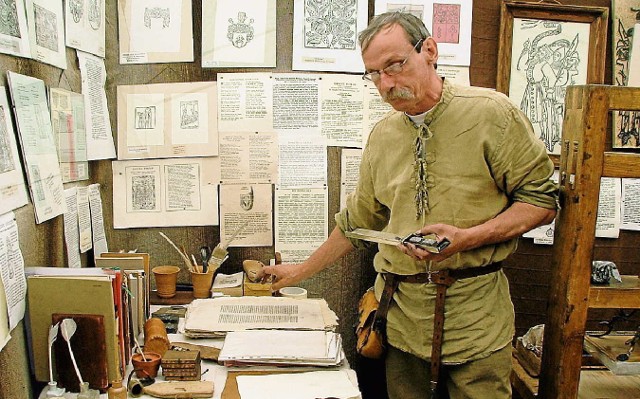 Turyści poznali tajniki sztuki drukarskiej z czasów Gutenberga