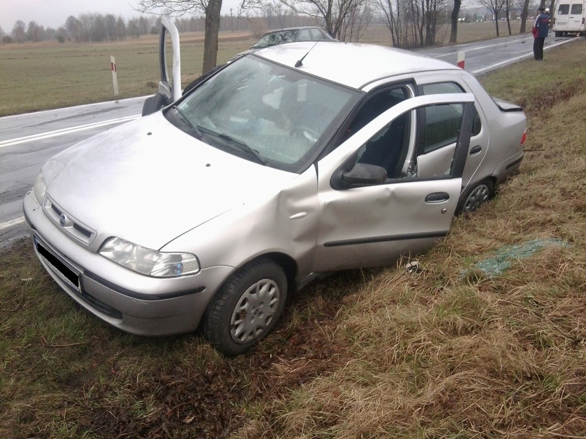 Kolonia Pałecznica: Zderzenie osobowego fiata i busa