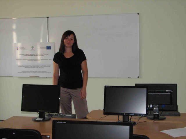 Katarzyna Długosz w nowym laboratorium uczelni