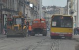 Awaria wodociągowa na Legionów. Zmieniony rozkład jazdy tramwajów [ZDJĘCIA]