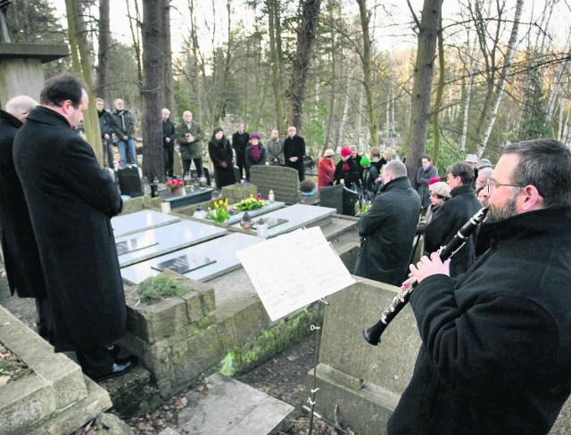Na cmentarzu Katolickim w Sopocie, nad grobem Weroniki Miłoszowej, odczytano wiersze noblisty adresowane do matki
