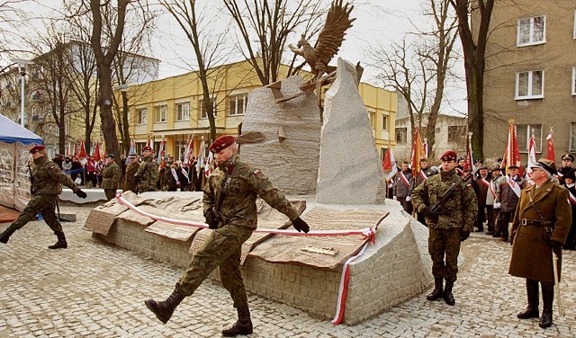 Obchody pod Pomnikiem Ofiar Komunizmu w Łodzi