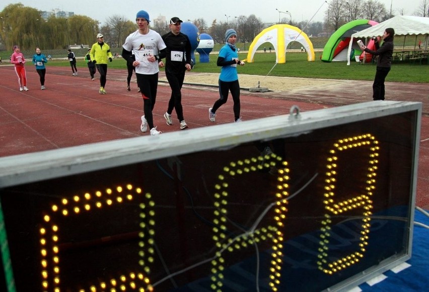 Biegacze pokonali &quot;Drugą Dychę do Maratonu&quot; (ZDJĘCIA)