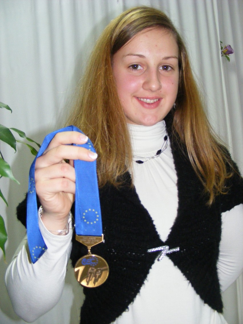 Dominika Borkowska prezentowała medal zdobyty w Portugalii w...