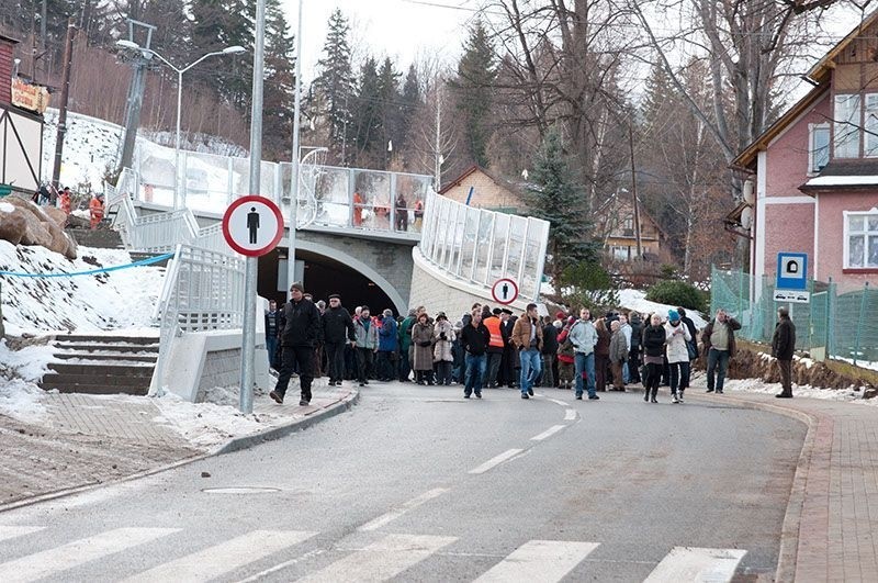 Karpacz: Otworzyli nowy tunel. Górą jadą narciarze, dołem samochody (ZDJĘCIA)