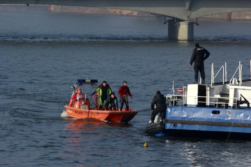 Antyterroryści i helikoptery nad Odrą. Ratownicy ćwiczą (MNÓSTWO ZDJĘĆ)