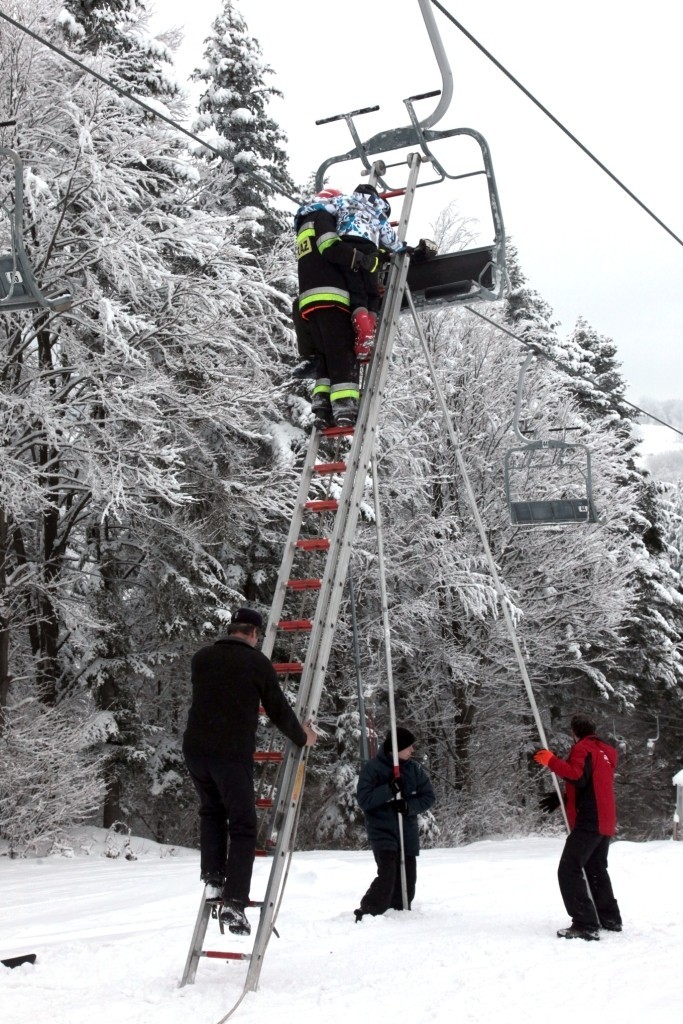 101 narciarzy zawisło nad stokiem w Krynicy [ZDJĘCIA]
