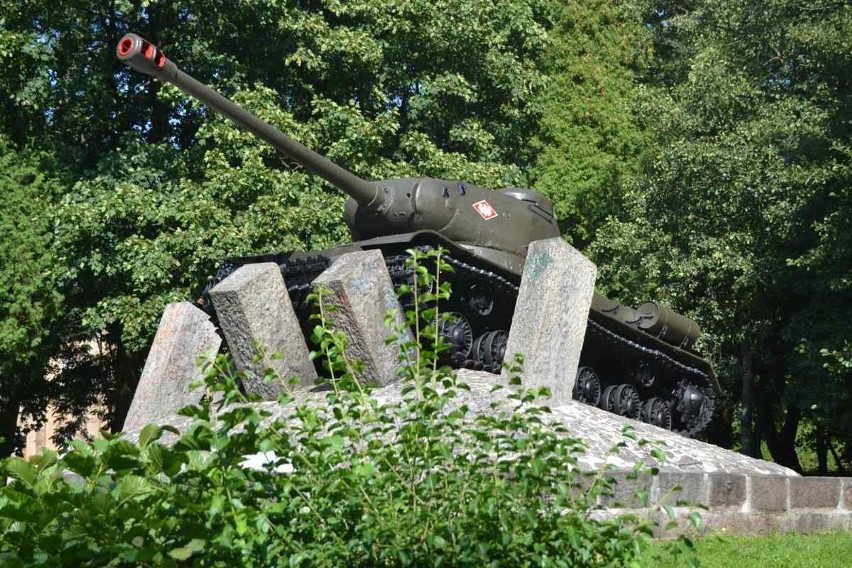 Lębork: Historyczny, sowiecki czołg IS-2 zostanie w parku Chrobrego 