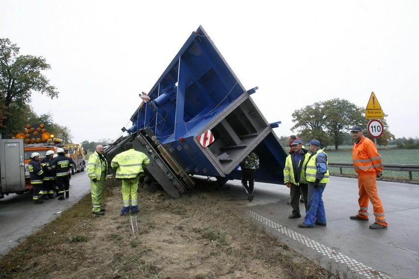 Potężna ciężarówka blokowała autostradę A4 (ZDJĘCIA)