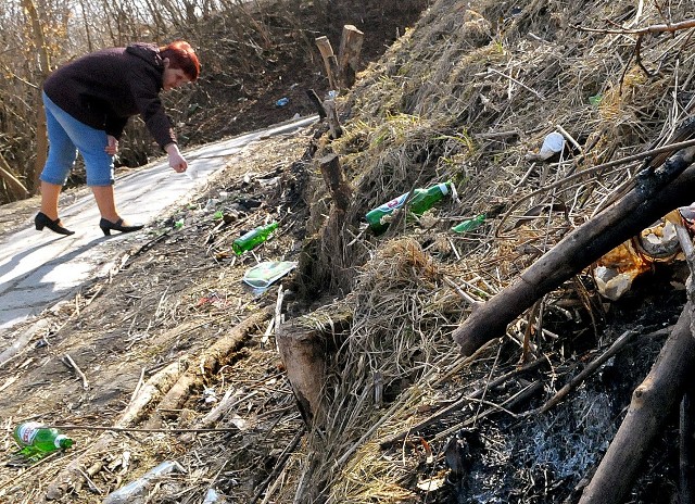 Łącznik między ulicami Sławin i Wądolna wygląda jak pobojowisko &#8211; skarży się Maria Dudziak