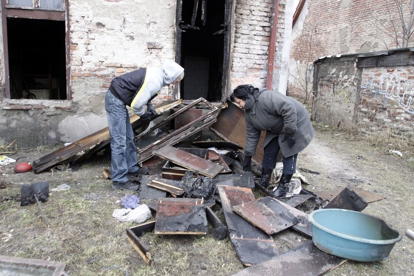 Gdańsk: Pożar budynku w Letnicy, jedna osoba poparzona (ZDJĘCIA)