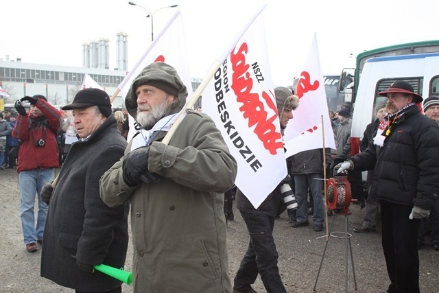 Pikieta Solidarności przed fabryką Fiat Auto Poland w...