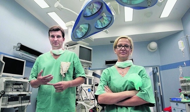 Panią Alinę operowali: dr Monika Proczko-Markuszewska (z prawej) i dr Łukasz Kaska.