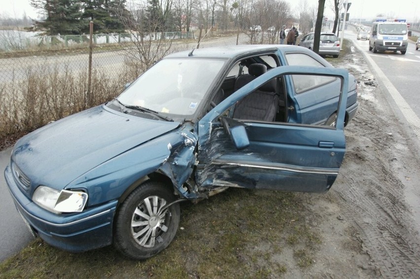 Wypadek na Kosmonautów. Duże korki w stronę Leśnicy (ZDJĘCIA)