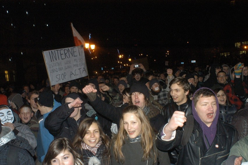 Bielsko-Biała: Protest mieszkańców przeciwko ACTA [ZDJĘCIA i WIDEO]