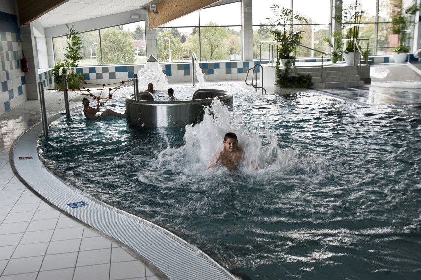 Zobacz nowy basen pod Wrocławiem. Tańszy od aquaparku. I pusty (ZDJĘCIA)