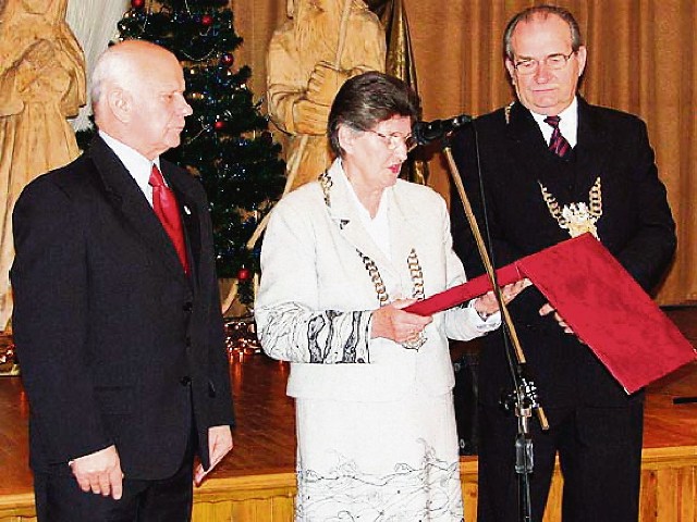 Marek Gołąb (z lewej) odebrał tytuł na uroczystej sesji