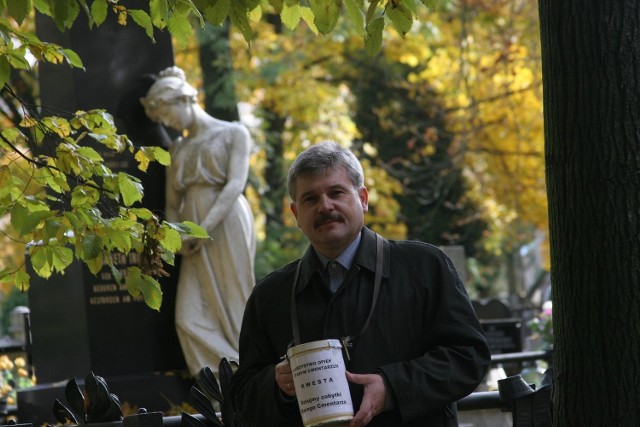 Cezary Pawlak, prezes Towarzystwa Opieki nad Starym Cmentarzem, organizator dorocznych kwest.