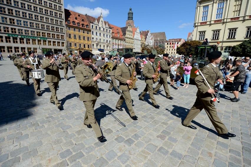 Wrocław: Obchody Święta Wojska Polskiego na Rynku (ZDJĘCIA)