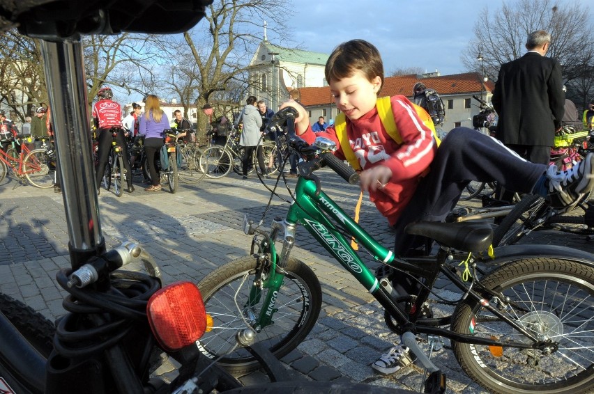 Ghost bike: Lubelscy rowerzyści uczcili pamięć rowerzystki