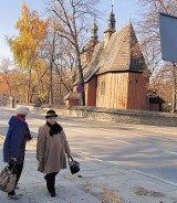 Tarnowskiemu kościołowi zagraża uschnięte drzewo