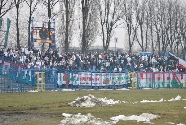 Kibice na meczu Ruch Chorzów - Legia Warszawa: &quot;Katyń, Smoleńsk. Pamiętamy!&quot; [ZDJĘCIA]