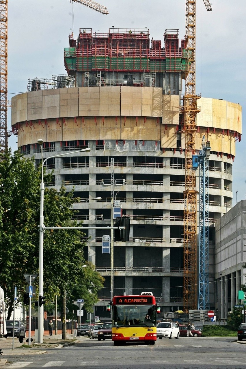 Wrocław: Sky Tower ma już 64 m (ZDJĘCIA)