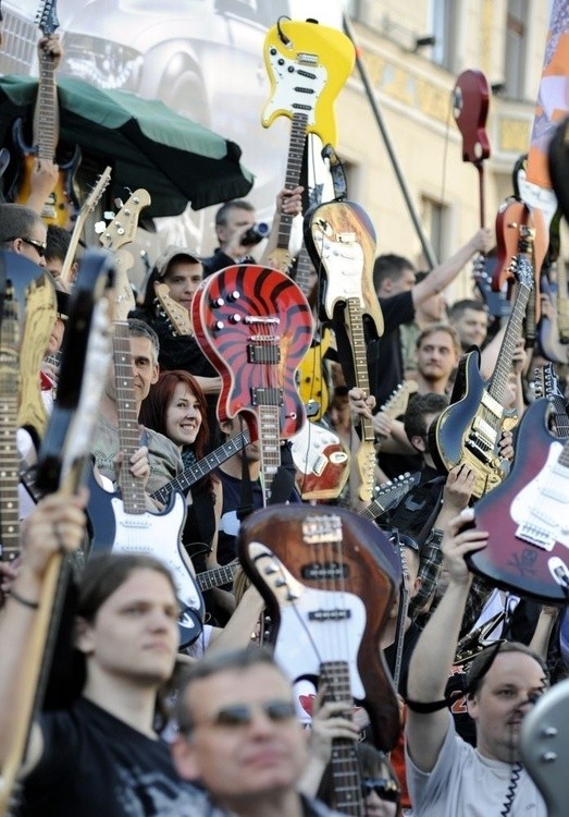 Gitarzyści królowali w piątek na wrocławskim Rynku. Bili rekord już po raz siódmy