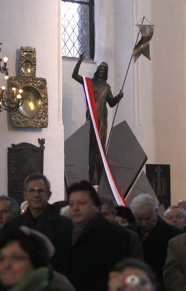 Gdańsk: Odsłonięcie pomnika dla ofiar spod Smoleńska w bazylice Mariackiej (ZDJĘCIA)