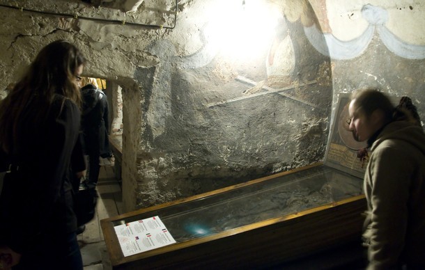 Mumie w podziemiach kościoła św. Kazimierza wciąż niszczeją [ZDJĘCIA]
