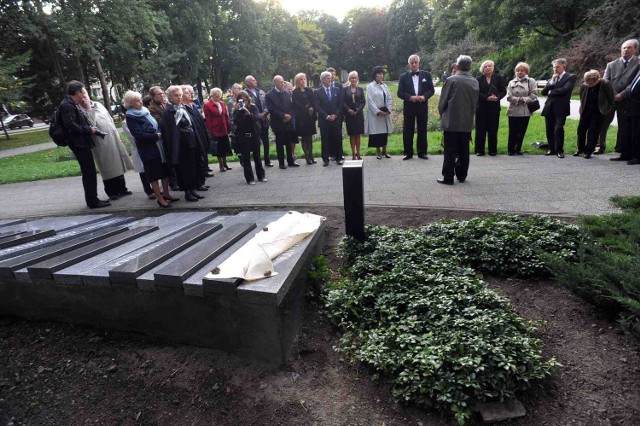 Klawiatura Gwiazd to monument-klawiatura fortepianu, na której wypisane są nazwiska największych gwiazd pianistyki, które zagrały w ciągu 40 lat na słupskim Festiwalu Pianistyki Polskiej&#8233;&#8233;