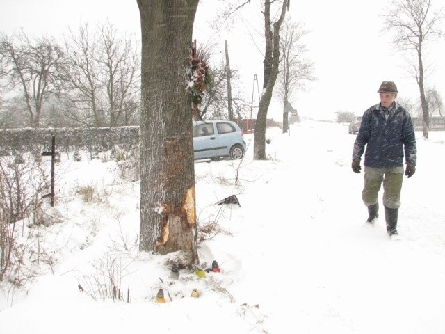 Emil Nowak mieszka tuż za zakrętem. Był świadkiem niejednej tragedii w tym miejscu